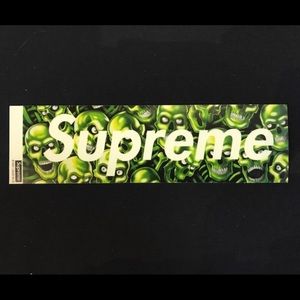Skull supreme sticker